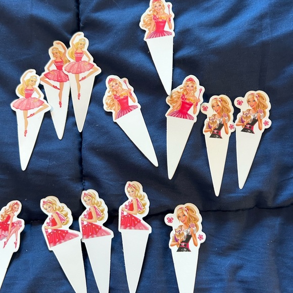 BARBIE CUPCAKE TOPPERS • 24 • Different Pics • MulitiColors • - Picture 3 of 5
